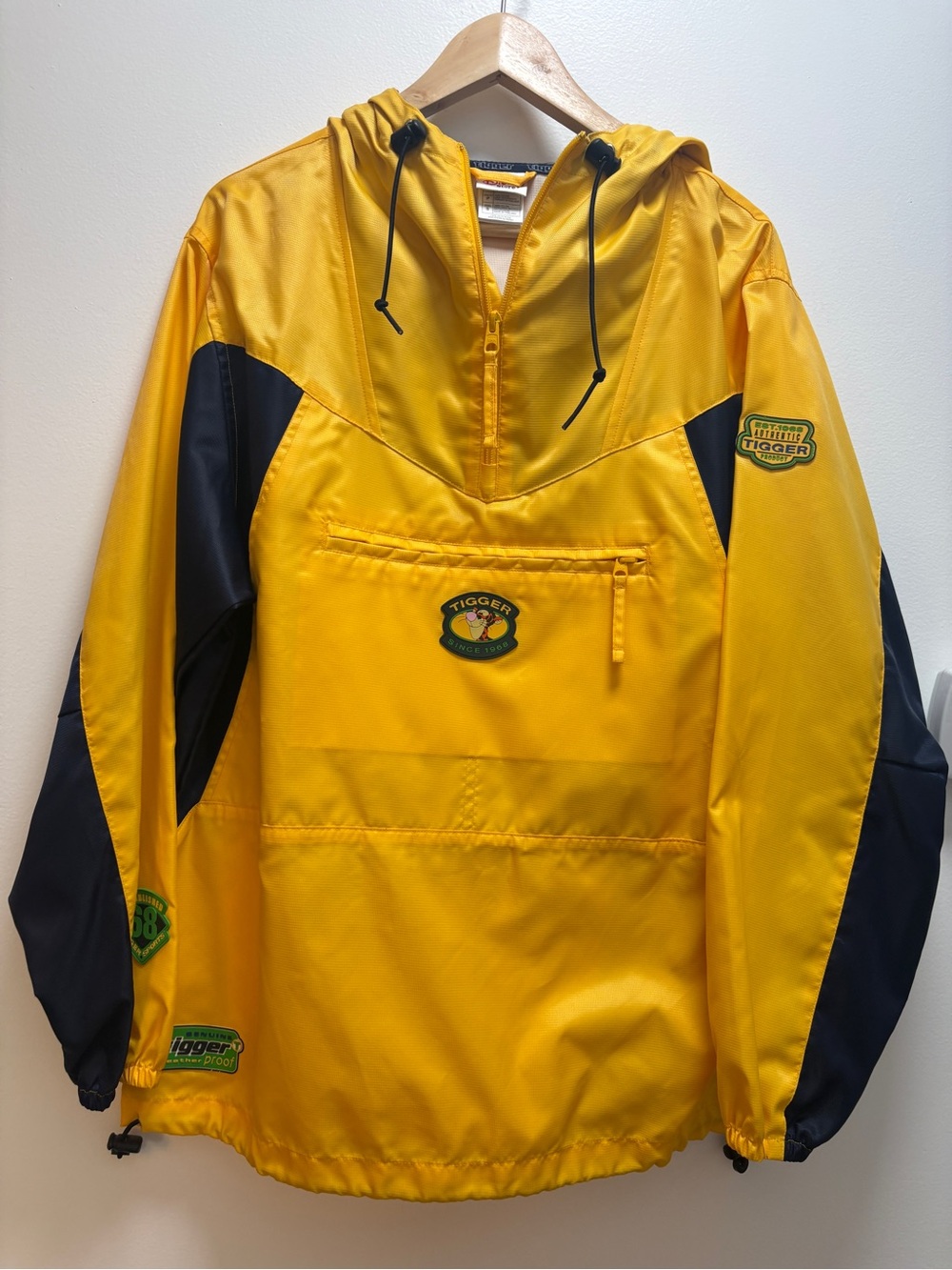 Vintage 90’s Disney Yellow & Black Tigger Hooded Windbreaker Jacket fisherman